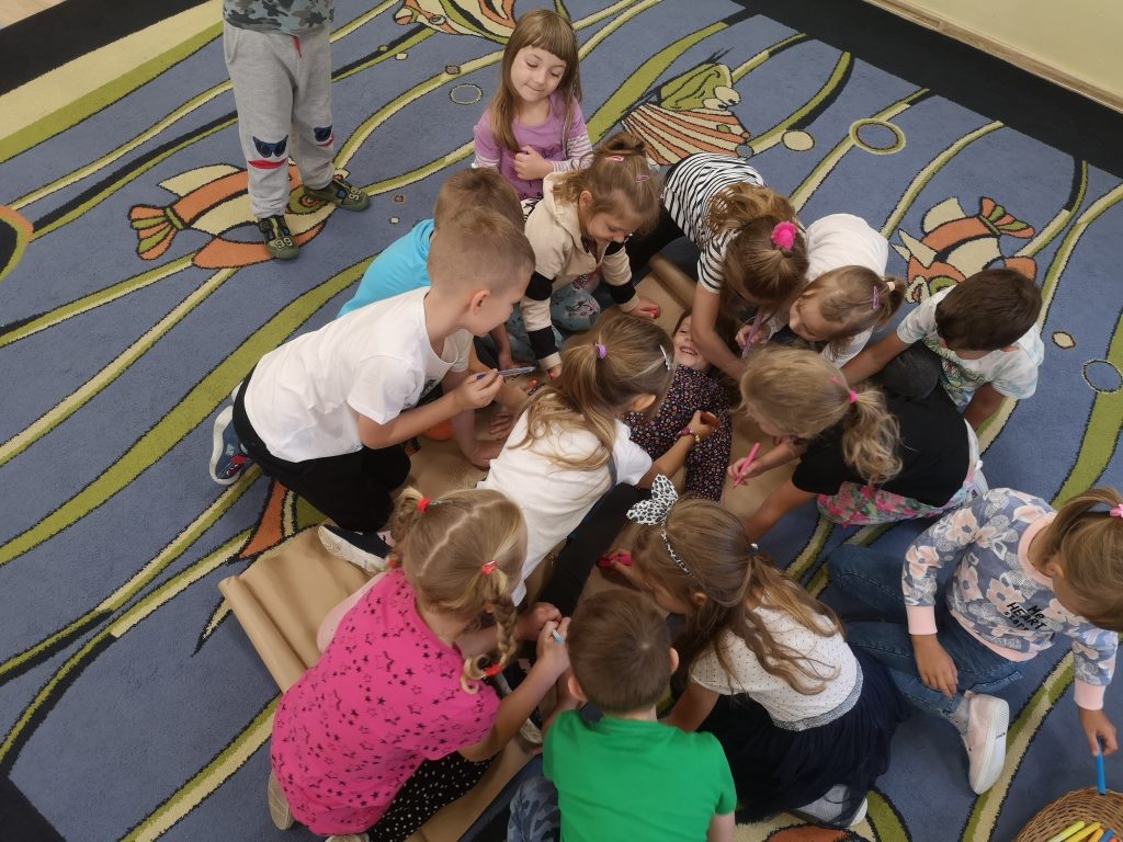 Dzieci podczas zajęć z okazji Dnia Przedszkolaka.