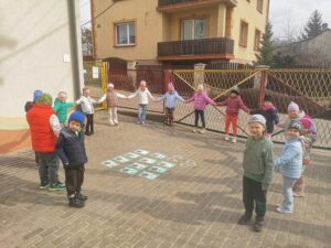 Zdjęcie grupowe dzieci z grupy Jeżyków.