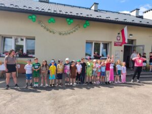 Dzieci z grupy Biedronek podczas występu dla Rodziców.