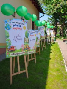 Banery sponsorów pikniku.